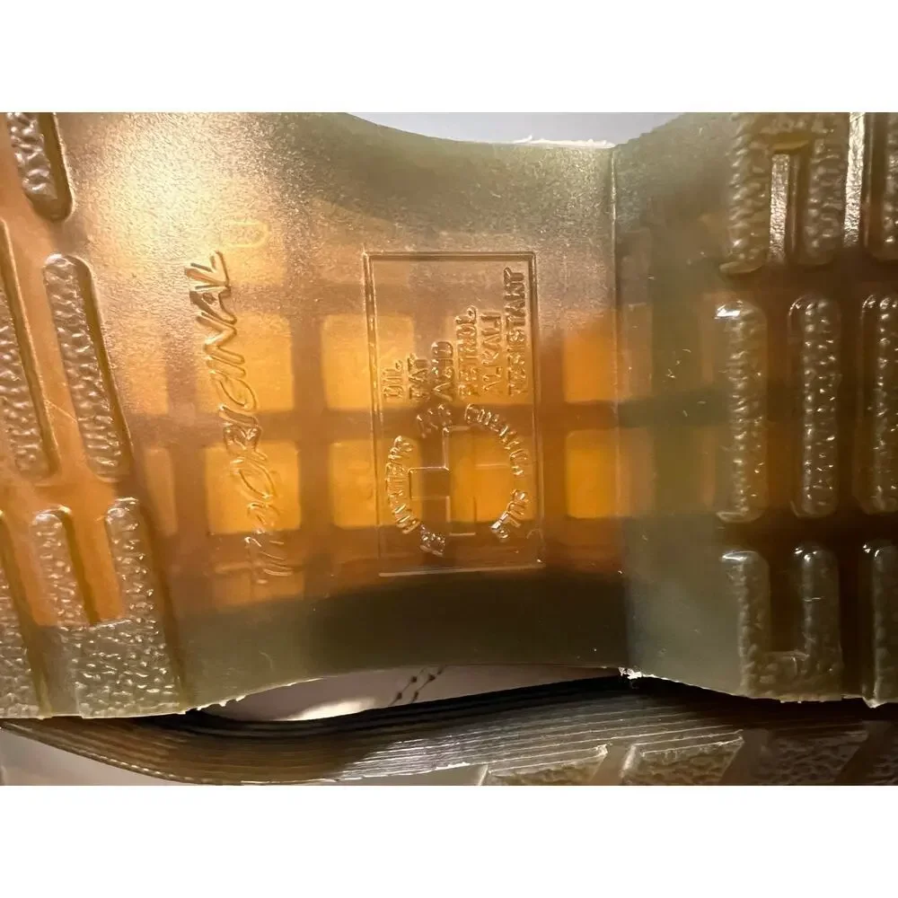 EUC Dr. Martens Chelsea Boots - Women's Size 9 - Picture 8 of 8